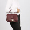 SEIDENFELT Tasche Dalarna Top Handle Bag Oxblood Tragebild OS