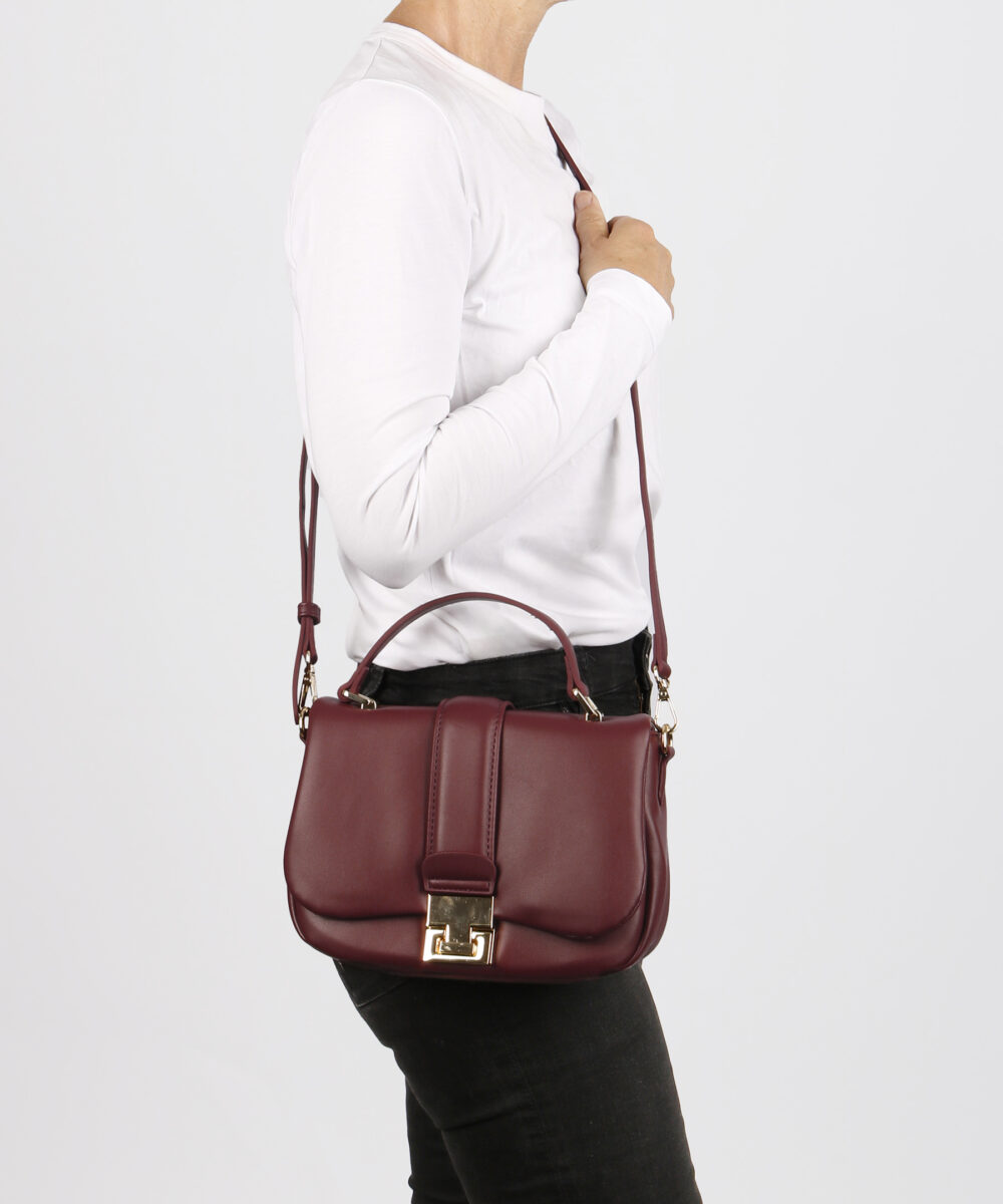 SEIDENFELT Tasche Dalarna Top Handle Bag Oxblood Tragebild OS