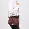 SEIDENFELT Tasche Dalarna Top Handle Bag Oxblood Tragebild OS