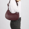 SEIDENFELT Tasche Dalarna Hobo Oxblood Tragebild OS